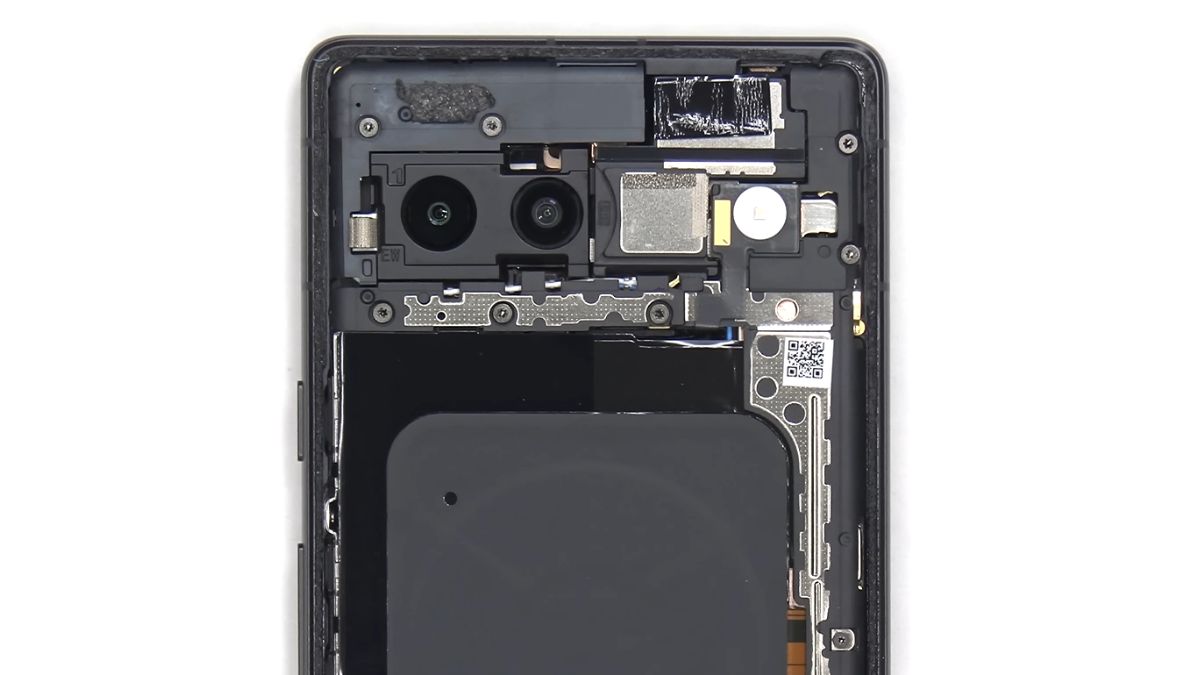 pixel-7a-teardown-disassembly-review-hands-on-wireless-charging-battery-fingerprint-scanner-camera-details-design-pixel-fold-google-io-2023-updates
